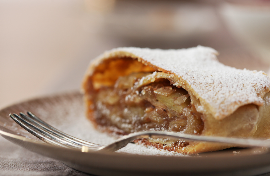 Apfelstrudel strudel di mele alla cannella